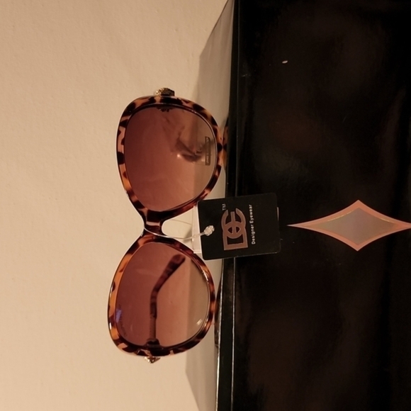 Accessories - Fashion Sunglassed